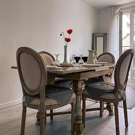 アパート Cosy With Balcony Near The *